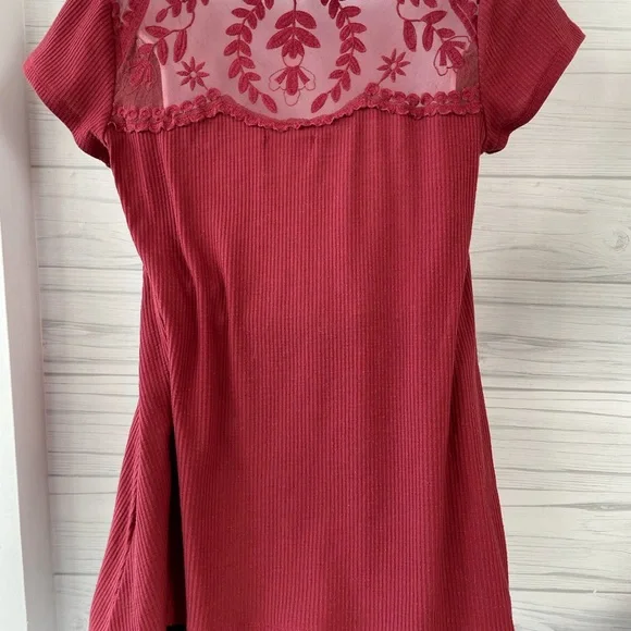 Maurice’s Maroon top with lace back. - Picture 2 of 6